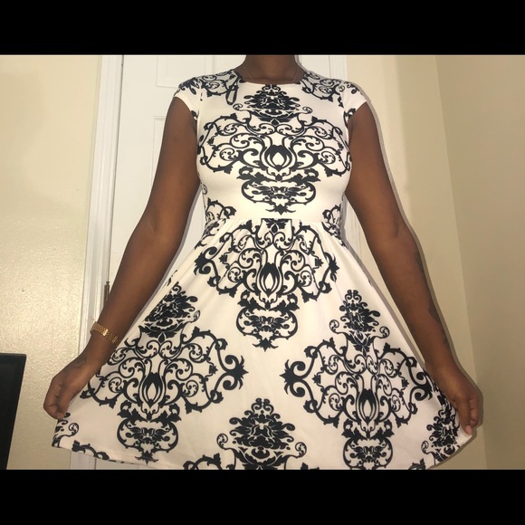 Cute skater Dress - Picture 1 of 3